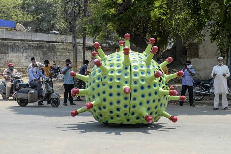 "سيارة كورونا" في شوارع الهند للحد من انتشار الفيروس