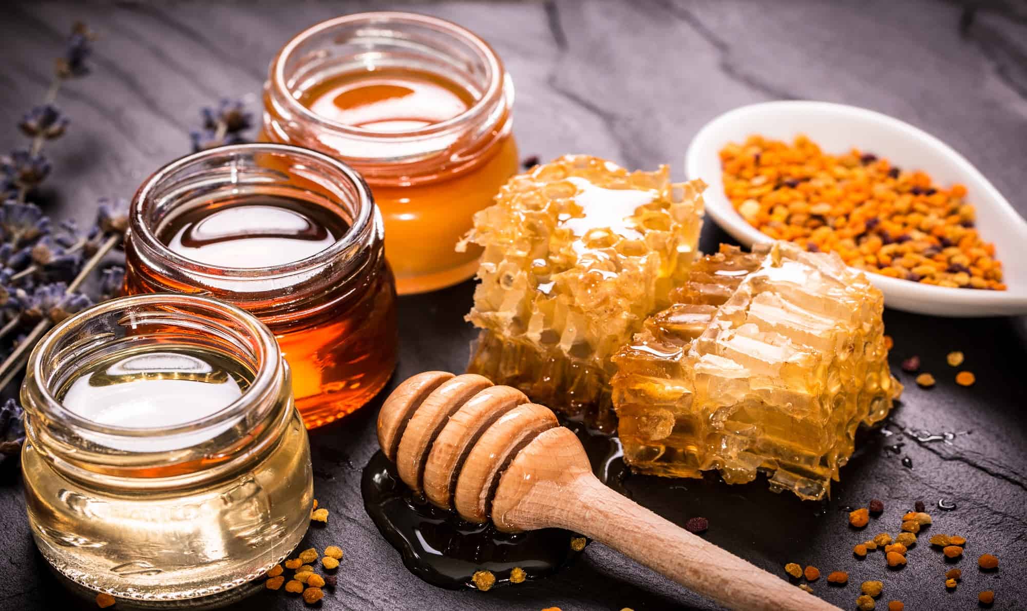 ماسكات العسل لعلاج البشرة