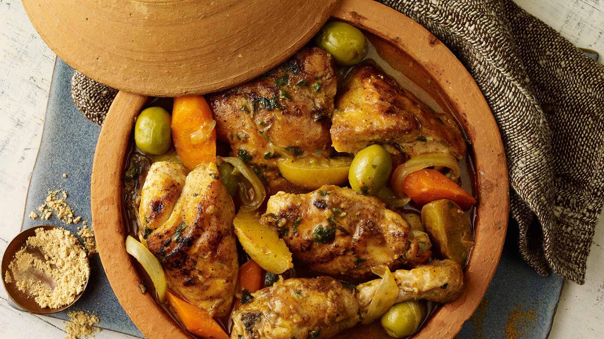وصفة "طاجن دجاج بالزيتون" المغربي من الشيف راكان