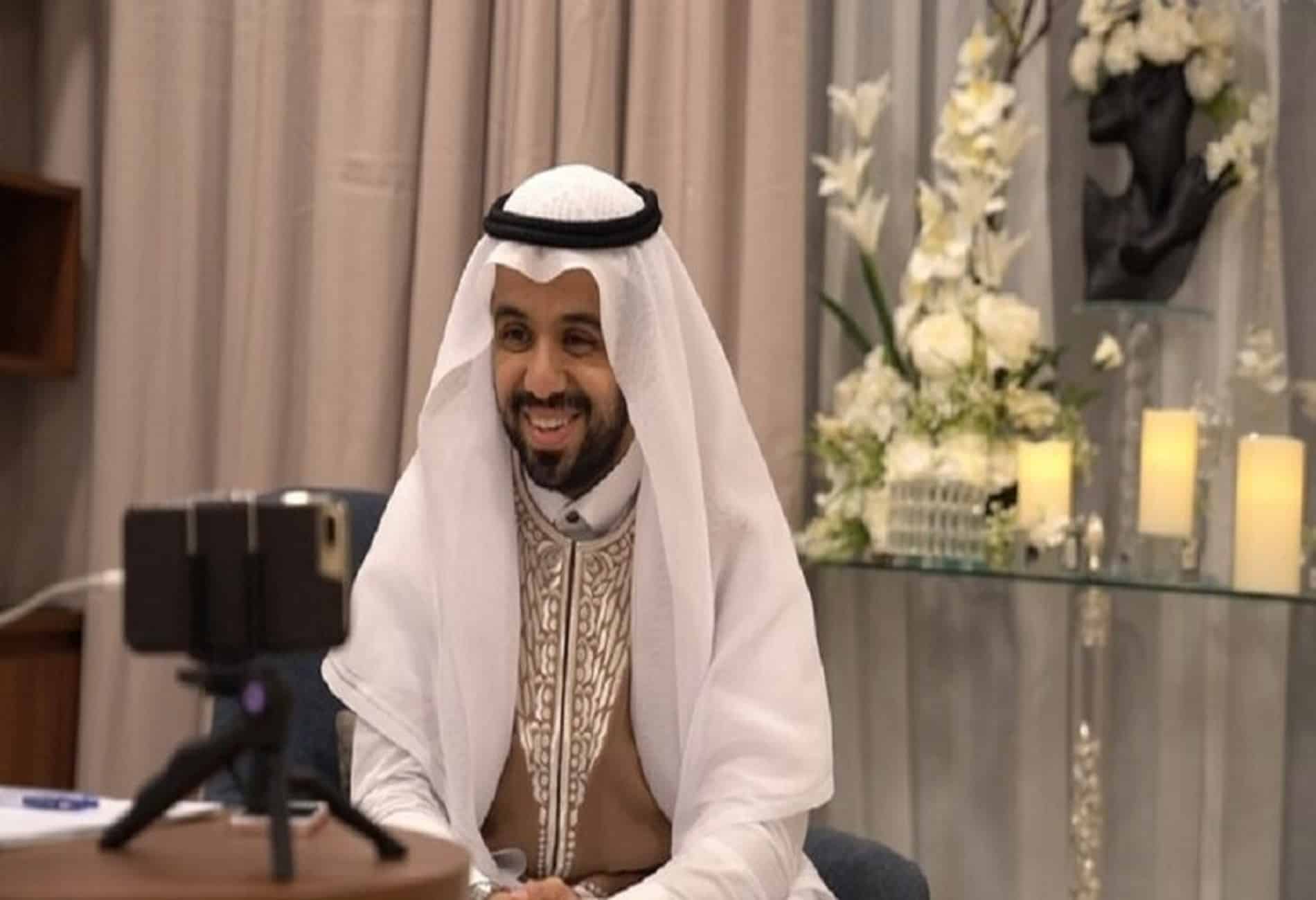 شاب في مكة يقيم حفل زفافه عبر البث المباشر