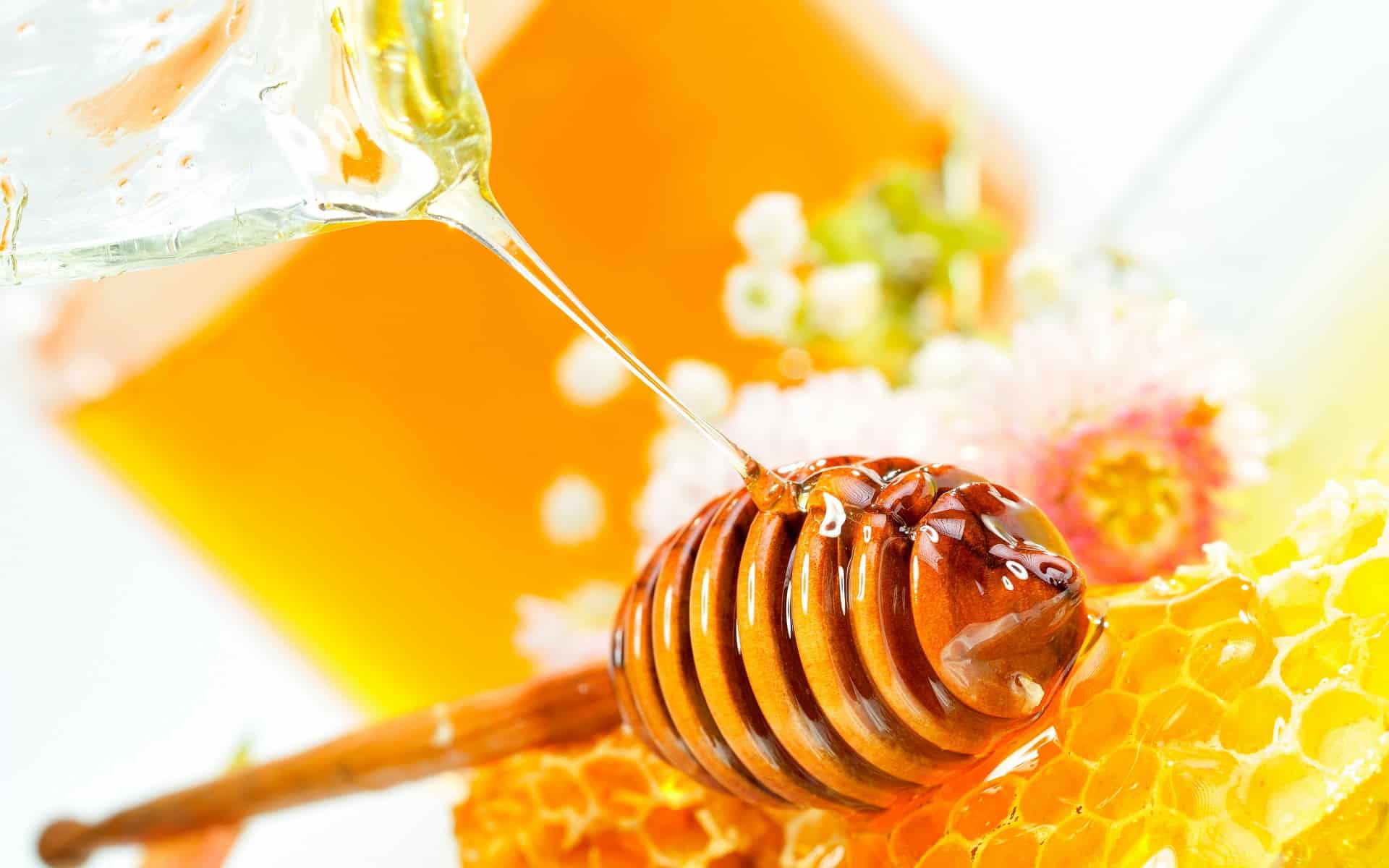   طرق استخدام ماسكات العسل في روتين جمالك