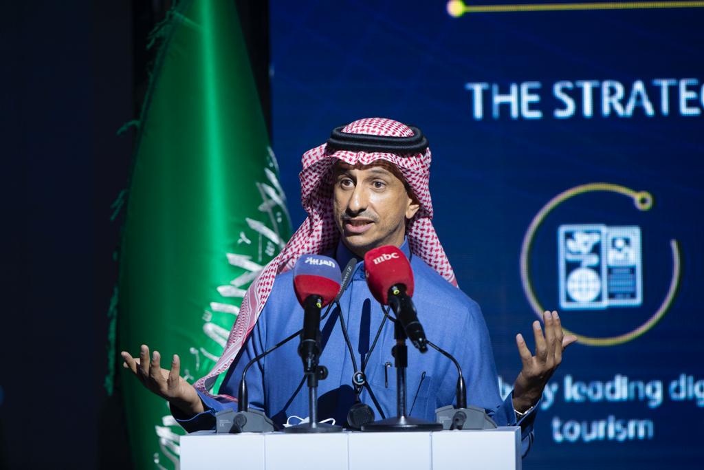 وزير السياحة يطلق إستراتيجية السياحة الرقمية في المملكة